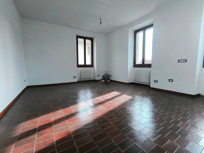Appartamento trilocale in vendita in Via Alessandro Volta, Lambrugo
