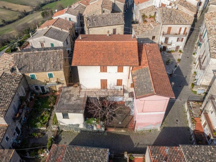 Casa con 6 locali in vendita in Via Nuova, Centro, Bosio