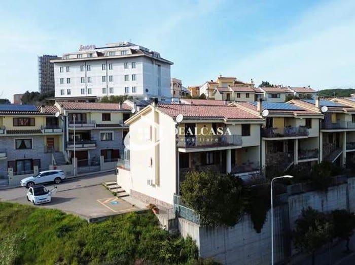 Casa con 6 locali in vendita in Via Gabriel Gavino, Centro, Nuoro
