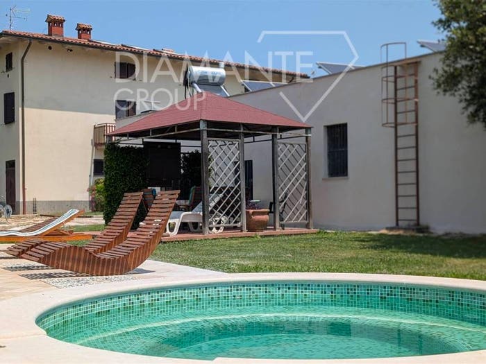 Casa con 6 locali in vendita in Acquaiola Gratiano, Piegaro