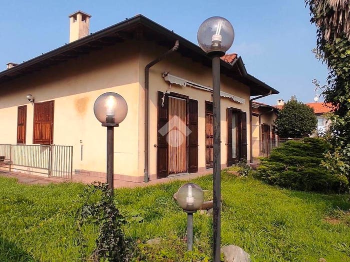 Casa quadrilocale in vendita in Via toti, Centro, Lonate Pozzolo
