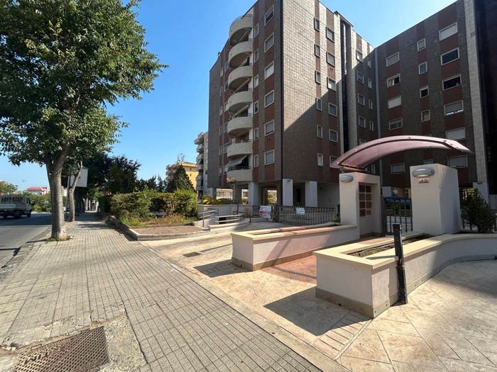 Appartamento trilocale in vendita in Viale Sergio Cosmai, Panebianco Tribunale, Cosenza
