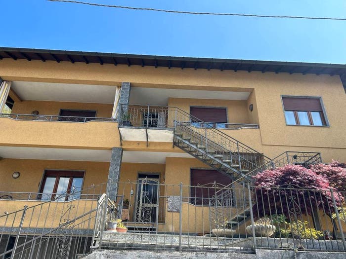 Casa con 6 locali in vendita in Via L Franzosi, Besano