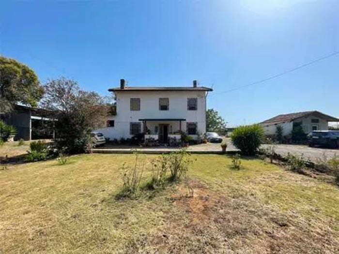 Casa con 6 locali in vendita in Latina Scalo, Latina