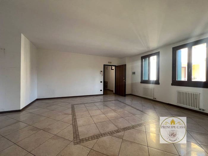 Appartamento quadrilocale in vendita in Via Principe Umberto, Centro Storico, Este