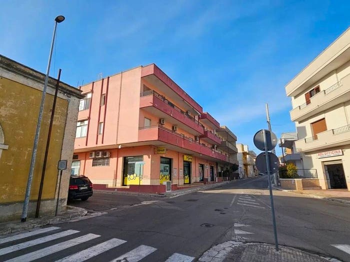 Appartamento con 6 locali in vendita in Via Zara, Casarano