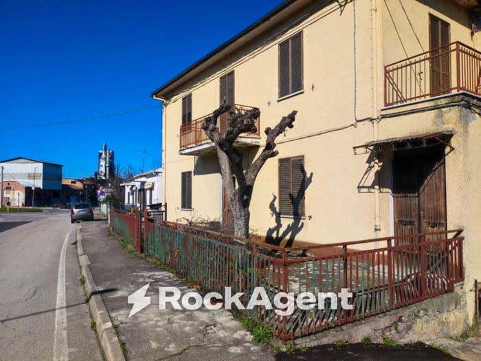 Casa con 5 locali in vendita in Contrada Pianapuccia, Scafa