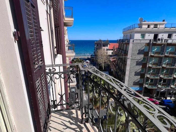 Appartamento con 6 locali in vendita in Viale Gibb, Muretto di Alassio Stazione Corso Marconi, Alassio