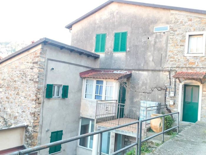 Casa con 6 locali in vendita in Via Vittorio Emanuele II, Moltedo Montegrazie, Imperia