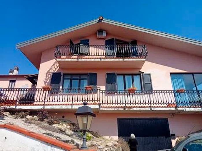 Casa con 6 locali in vendita in Tra La Costa, Podenzana