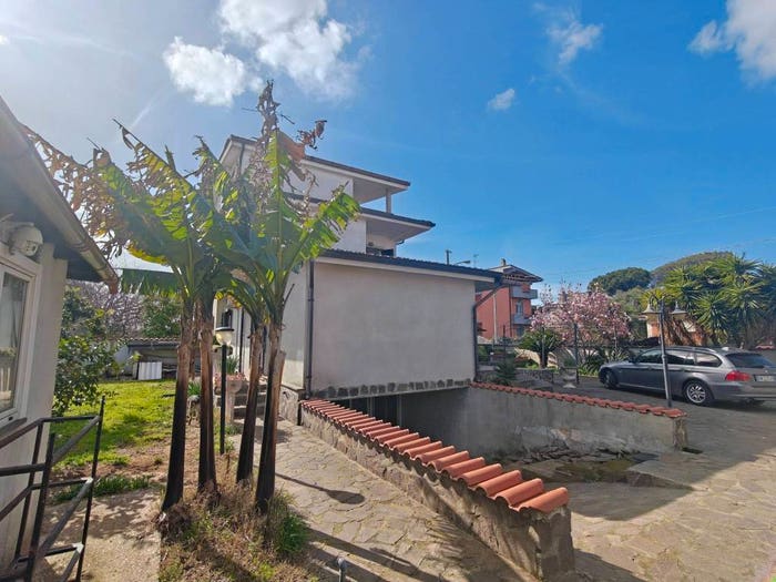 Casa con 6 locali in vendita in Via Lago di Garda, Cioccati Zucchetti, Nettuno