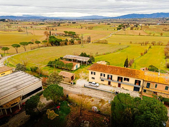 Casa con 6 locali in vendita in Via del Rosario, Lucignano