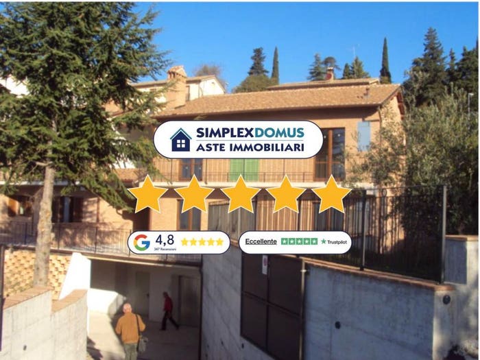 Appartamento quadrilocale in vendita in Via delle Grotte, Centro, Trevi