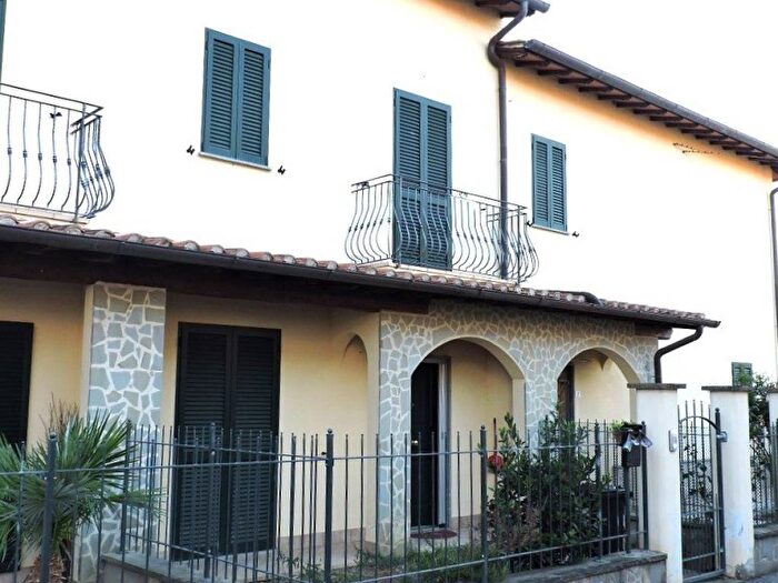 Casa quadrilocale in vendita in Centro, Tuoro sul Trasimeno