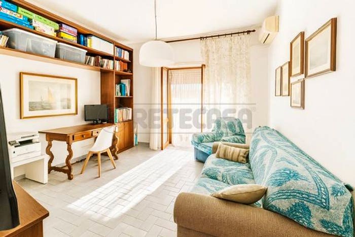 Appartamento con 6 locali in vendita in Via Capitano Michele Fiorillo, Marina di Carrara, Carrara