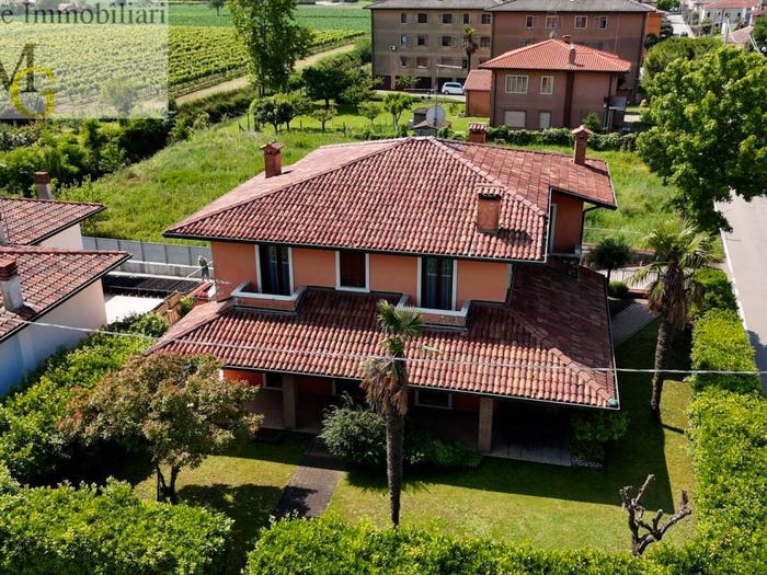 Casa con 6 locali in vendita in via madonna, Centro, Lonigo