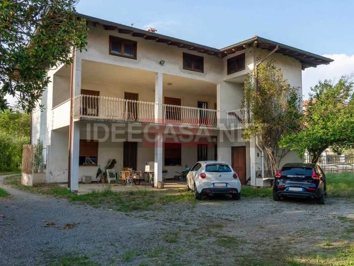 Casa con 5 locali in vendita in Piazza Maggiotti No Number, Cavaglietto