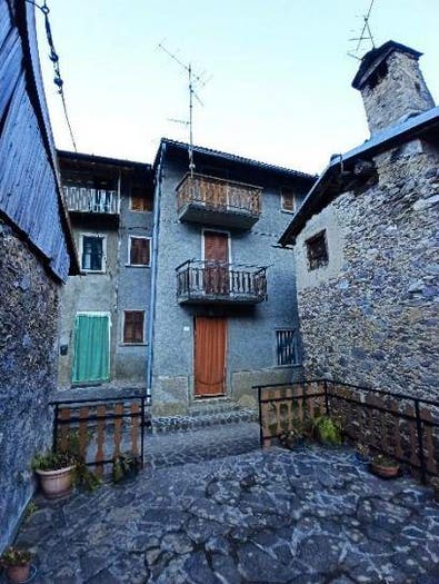 Appartamento bilocale in vendita in Via Oro, Roncobello