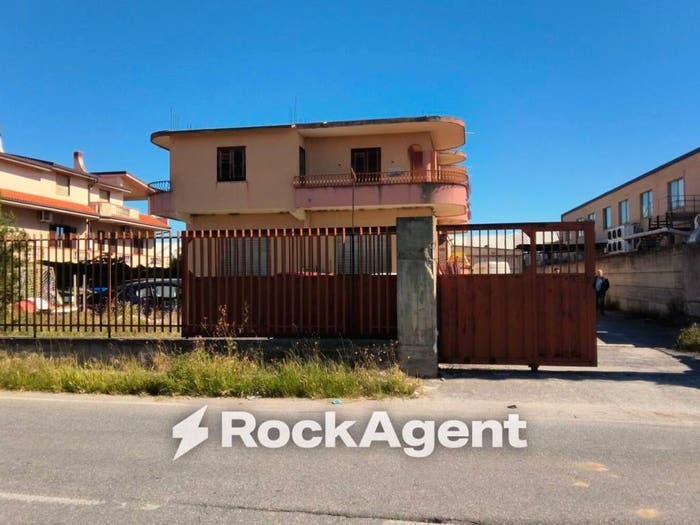 Casa con 6 locali in vendita in via san nicola, San Nicola, Bovalino
