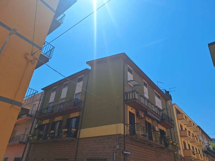 Casa con 6 locali in vendita in Via Francesco De Sanctis, Centro, Bosa