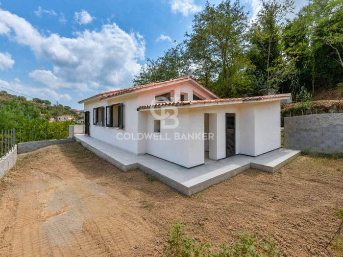 Casa quadrilocale in vendita in Via Valle di Lazzaro, Valle Di Lazzaro, Portoferraio