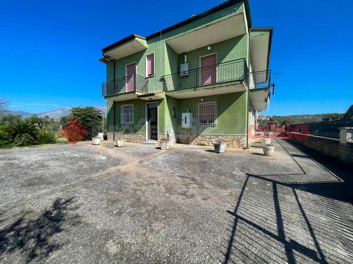 Appartamento quadrilocale in vendita in Via Don Guido Loce, Centro, Minturno