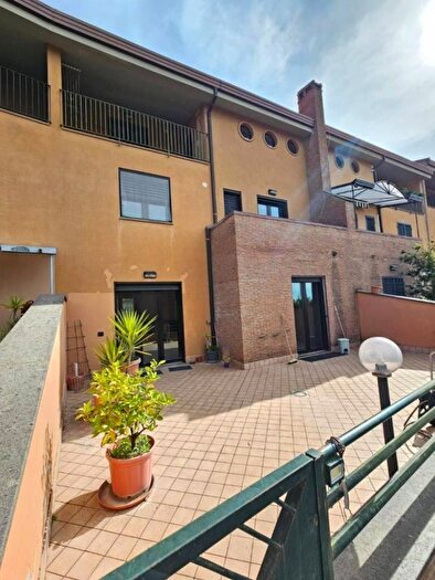 Casa con 6 locali in vendita in Via Vitagliano Rossetti, Caserta