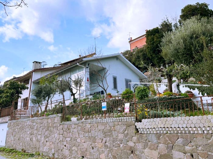 Casa trilocale in vendita in Vezzi Portio