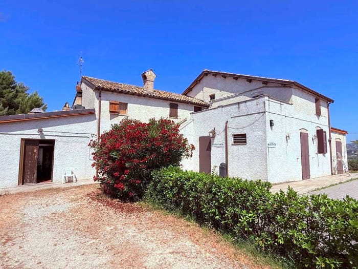 Casa con 6 locali in vendita in Contrada Tronto, Ancarano