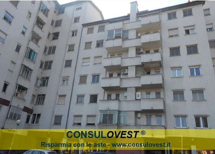 Appartamento quadrilocale in vendita in Via Viterbo, Bisceglie, Milano