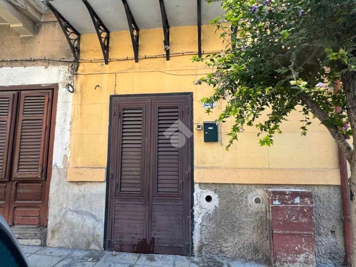 Appartamento con 5 locali in vendita in Piazza Ingastone, Zisa, Palermo