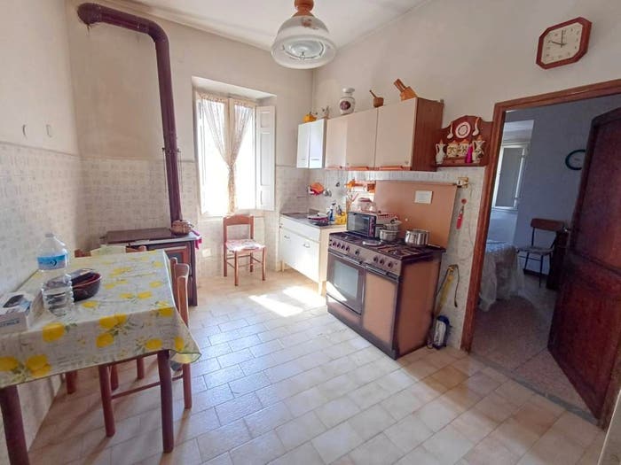 Appartamento con 6 locali in vendita in Via Giuseppe Garibaldi, Centro, Caprarola