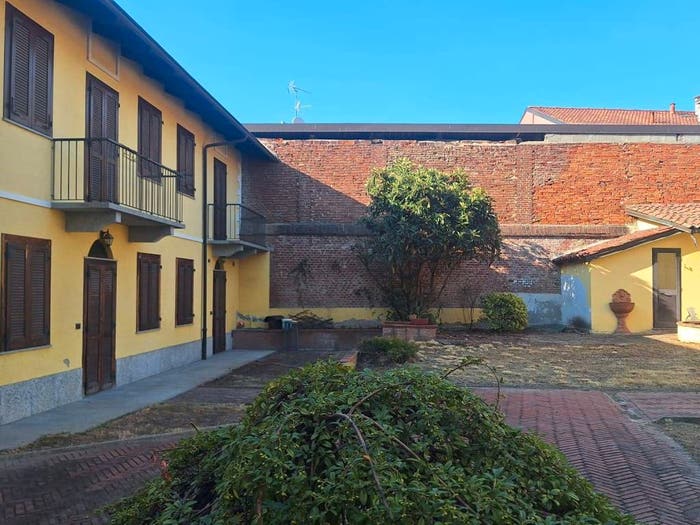 Casa con 6 locali in vendita in Via Edmondo De Amicis, Centro, Santhià