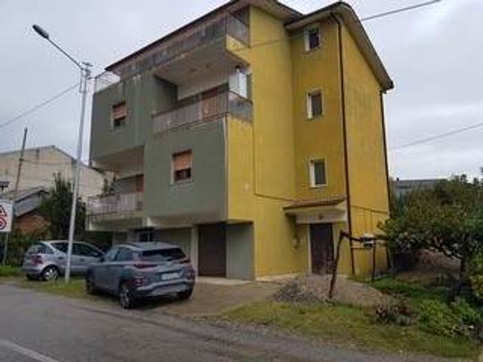 Casa con 6 locali in vendita in Via Ruggiero Leoncavallo, Centro, Lattarico
