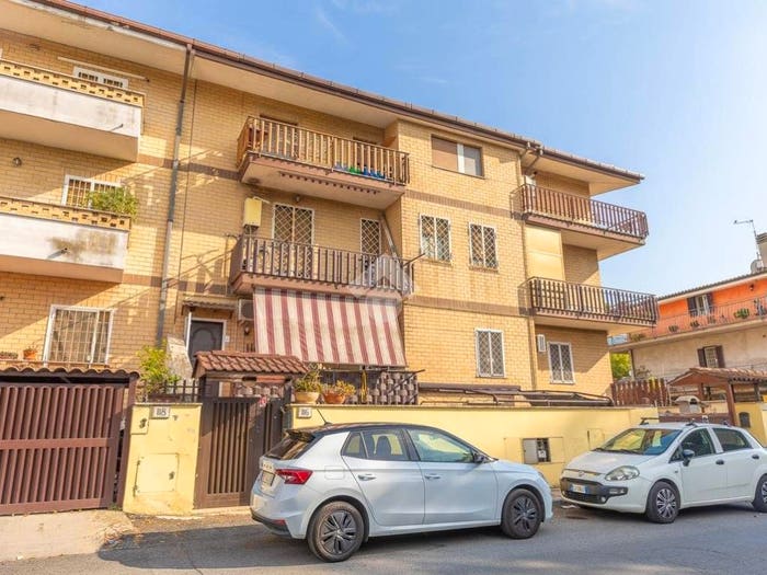 Appartamento trilocale in vendita in Via Borghesiana, Borghesiana, Roma