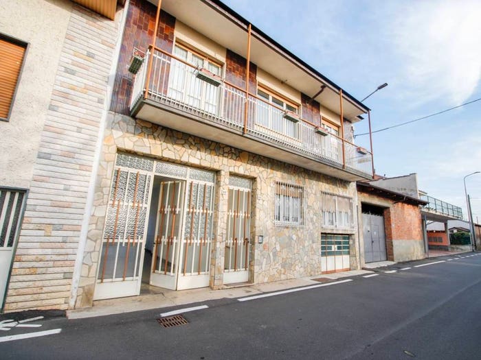 Casa con 6 locali in vendita in Via Carlo Ubertini, Montanaro