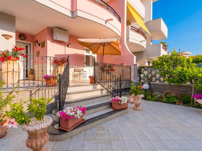 Casa con 6 locali in vendita in Via Elia Franich, Via Lecce Ospedale, Gallipoli