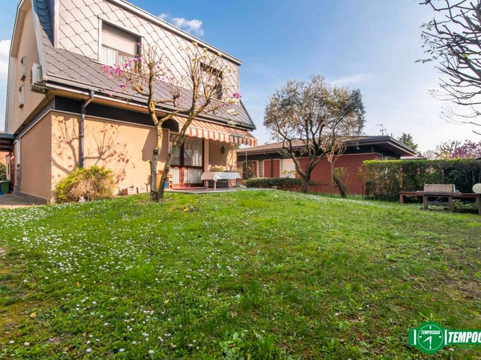 Casa con 5 locali in vendita in Via Monte Resegone, Centro, Arese
