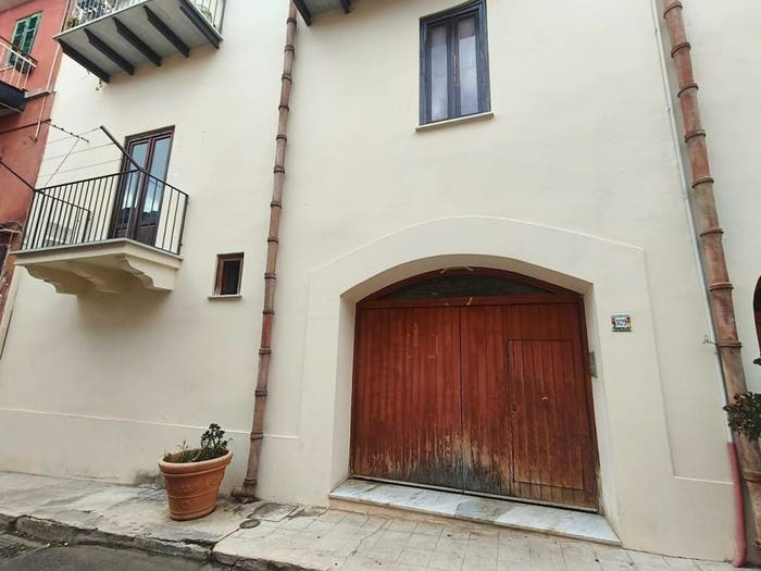 Appartamento trilocale in vendita in Via Umberto I, Centro, Monreale