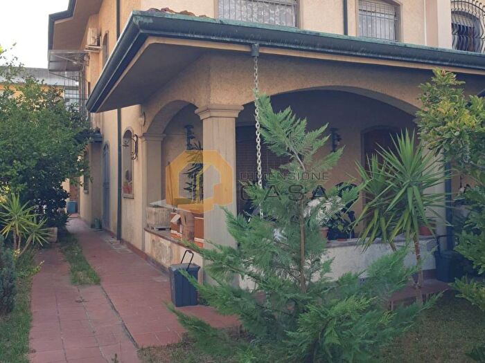 Casa con 6 locali in vendita in Via dei Lecci, Darsena Ex Campo di Aviazione, Viareggio