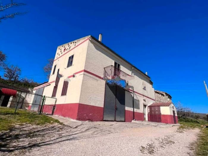 Casa con 6 locali in vendita in SP Alberona, Alberona