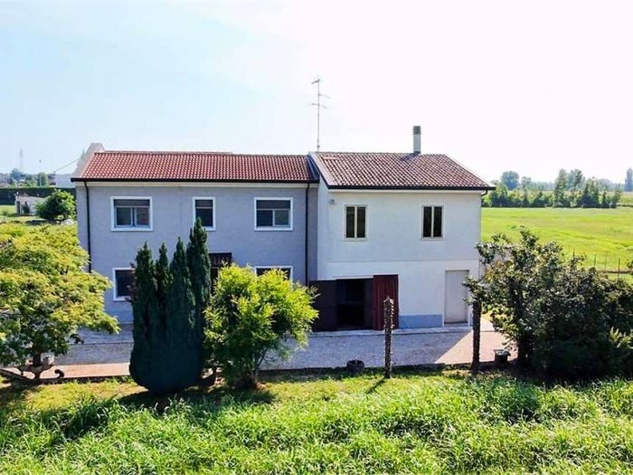Casa con 6 locali in vendita in Strada Statale Goitese, Centro, Goito