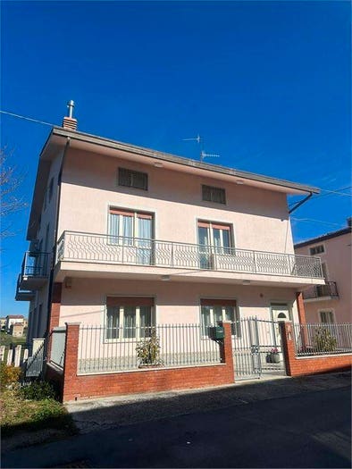 Casa con 6 locali in vendita in Via Don Minzoni, Centro, Tornareccio