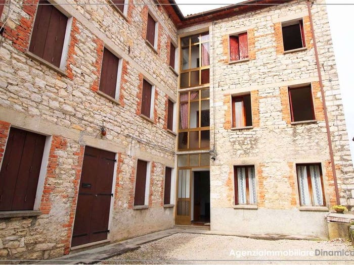 Casa con 5 locali in vendita in Via Peccole, Revine Lago