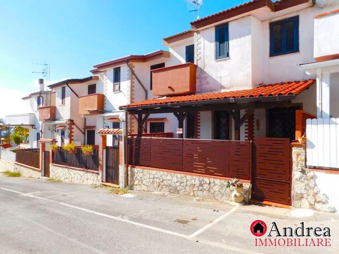 Casa trilocale in vendita in Viale Raffaello, Baia del Carpino Petrosa Piano Grande, Scalea