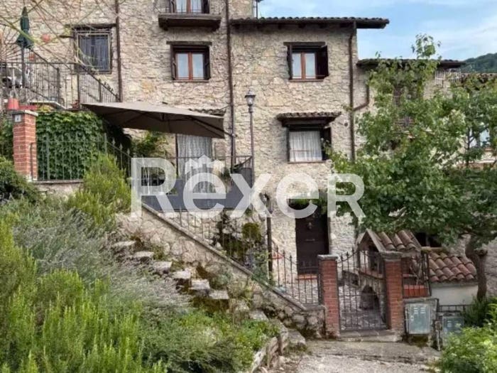 Casa quadrilocale in vendita in Localita Rocca di Fondi, Antrodoco