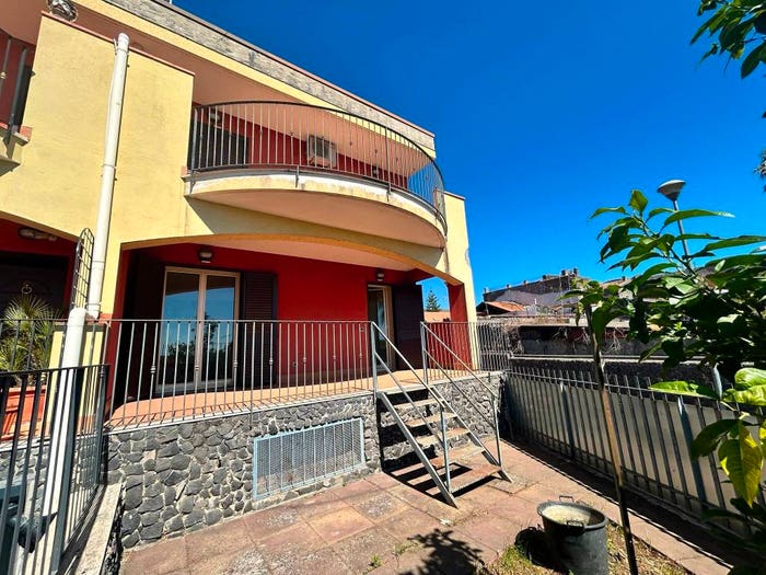 Casa con 6 locali in vendita in Via Ruggero I, Centro, Giarre