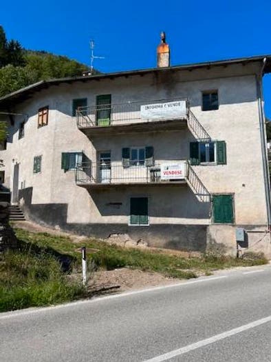 Casa con 6 locali in vendita in Via Camillo Benso di Cavour, Bedollo