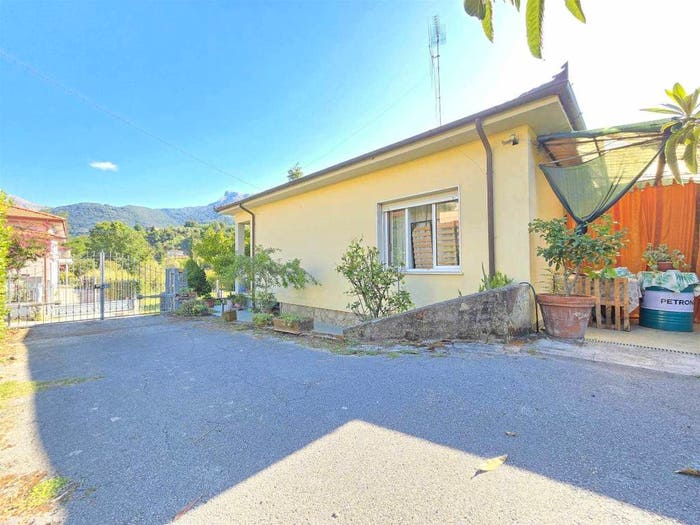 Casa con 6 locali in vendita in Camaiore Paese, Camaiore