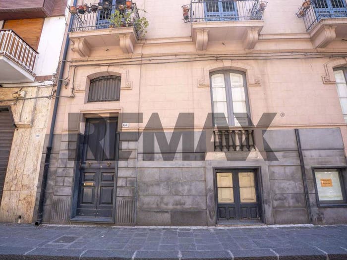 Casa con 6 locali in vendita in Via Vittorio Emanuele, Biancavilla